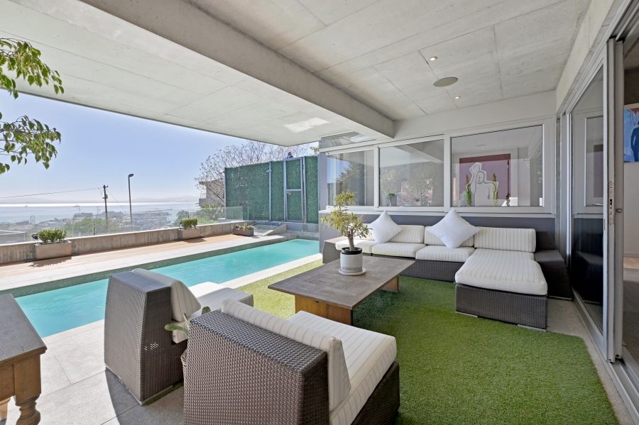 To Let 4 Bedroom Property for Rent in Green Point Western Cape